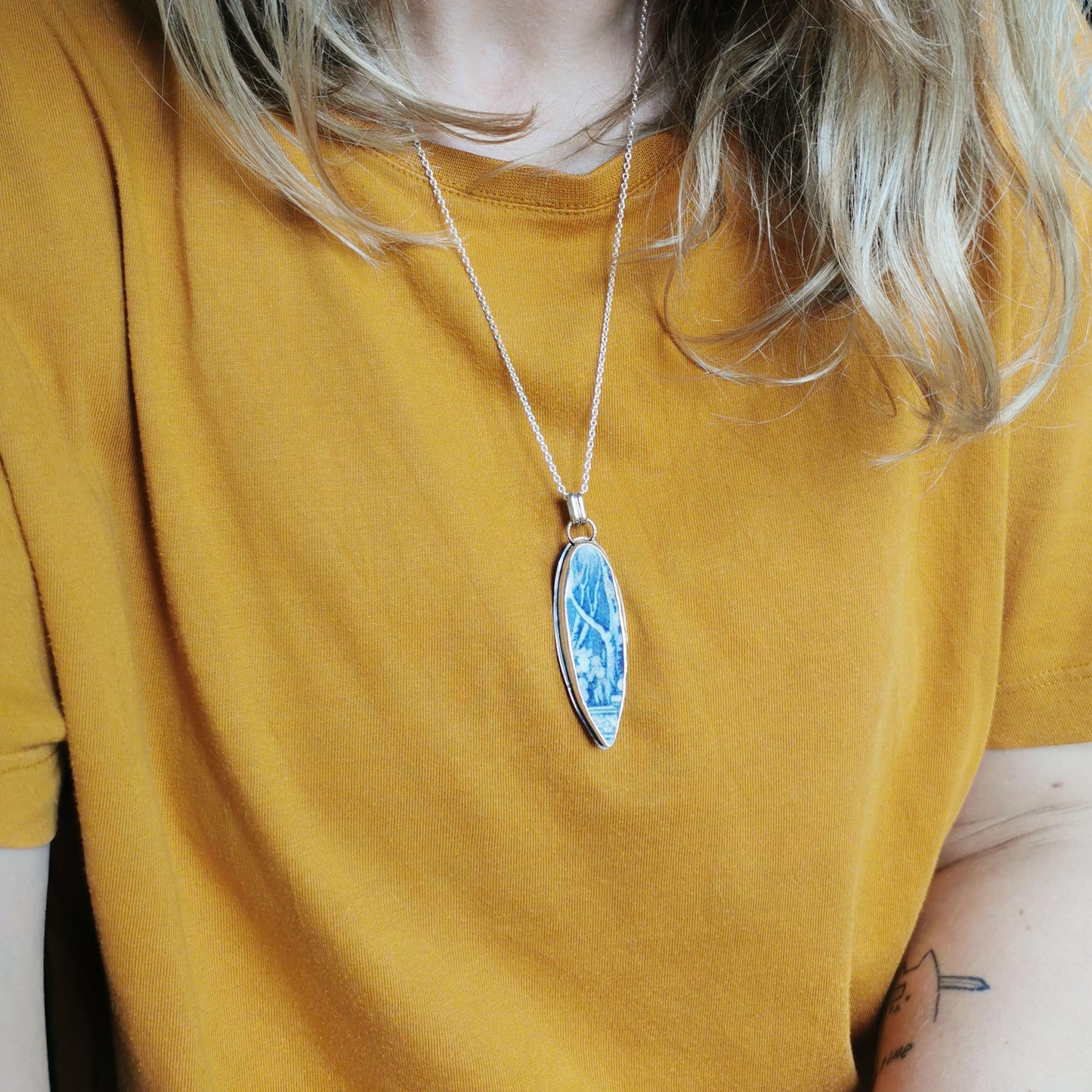 Scottish blue willow pattern pottery & sterling silver pendant.