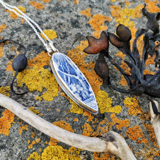 Scottish blue willow pattern pottery & sterling silver pendant.