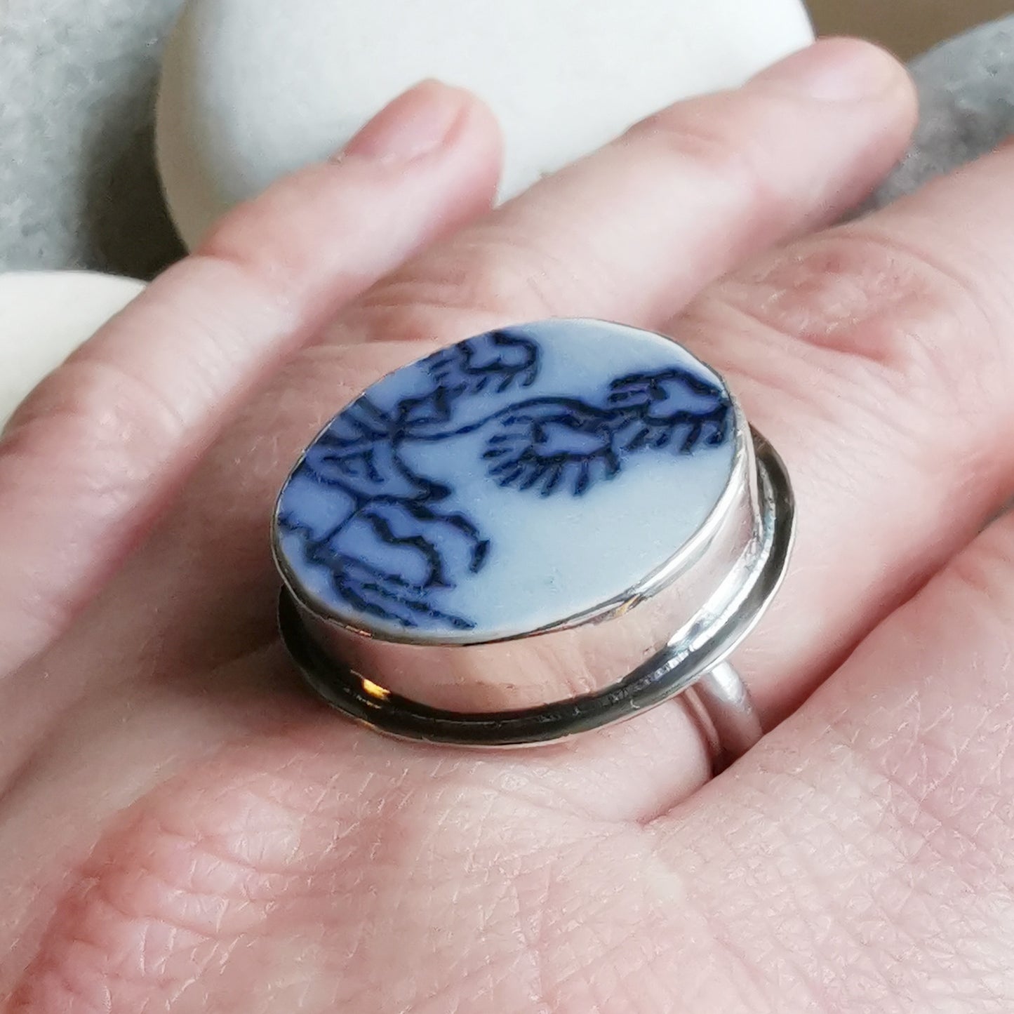 Blue and white Scottish sea pottery with pagoda and three kites design, sterling silver ring size M (6.5)