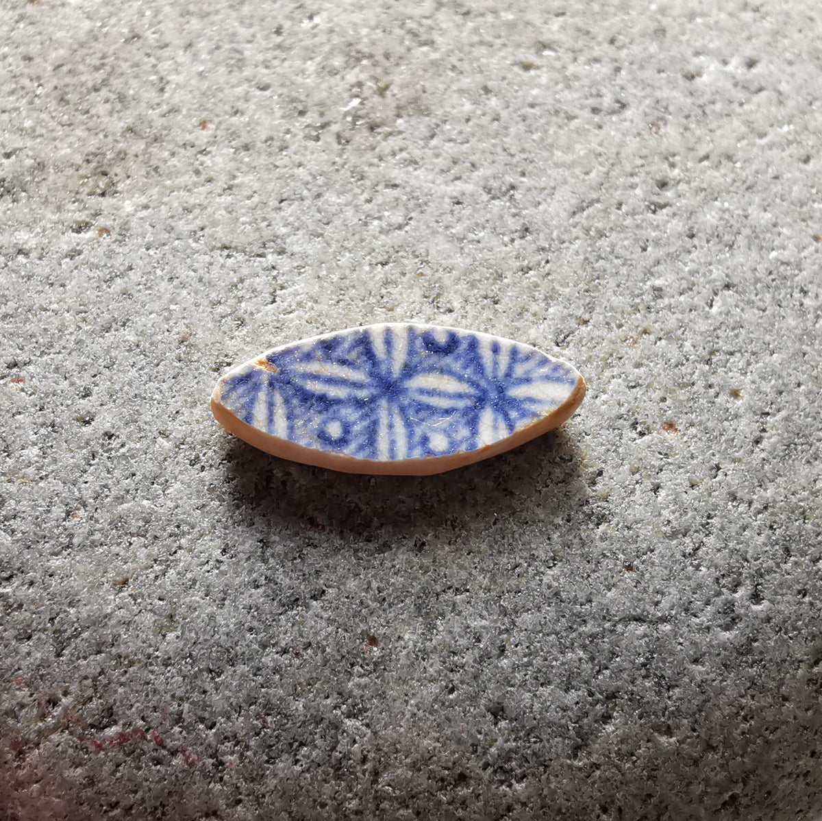 Blue and white Scottish sea pottery & sterling silver ring size P 1/2.