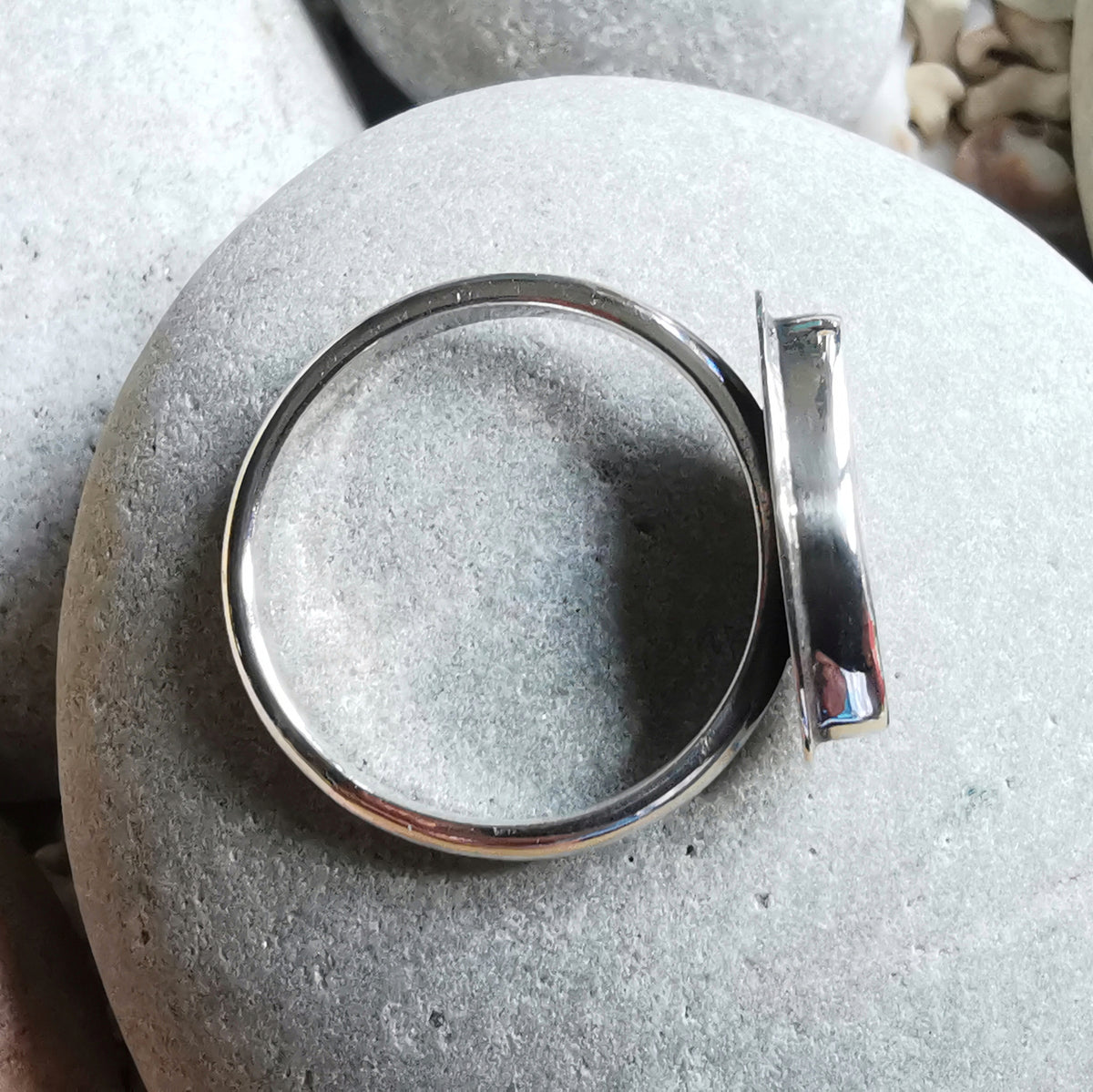 Blue and white Scottish sea pottery & sterling silver ring size P 1/2.