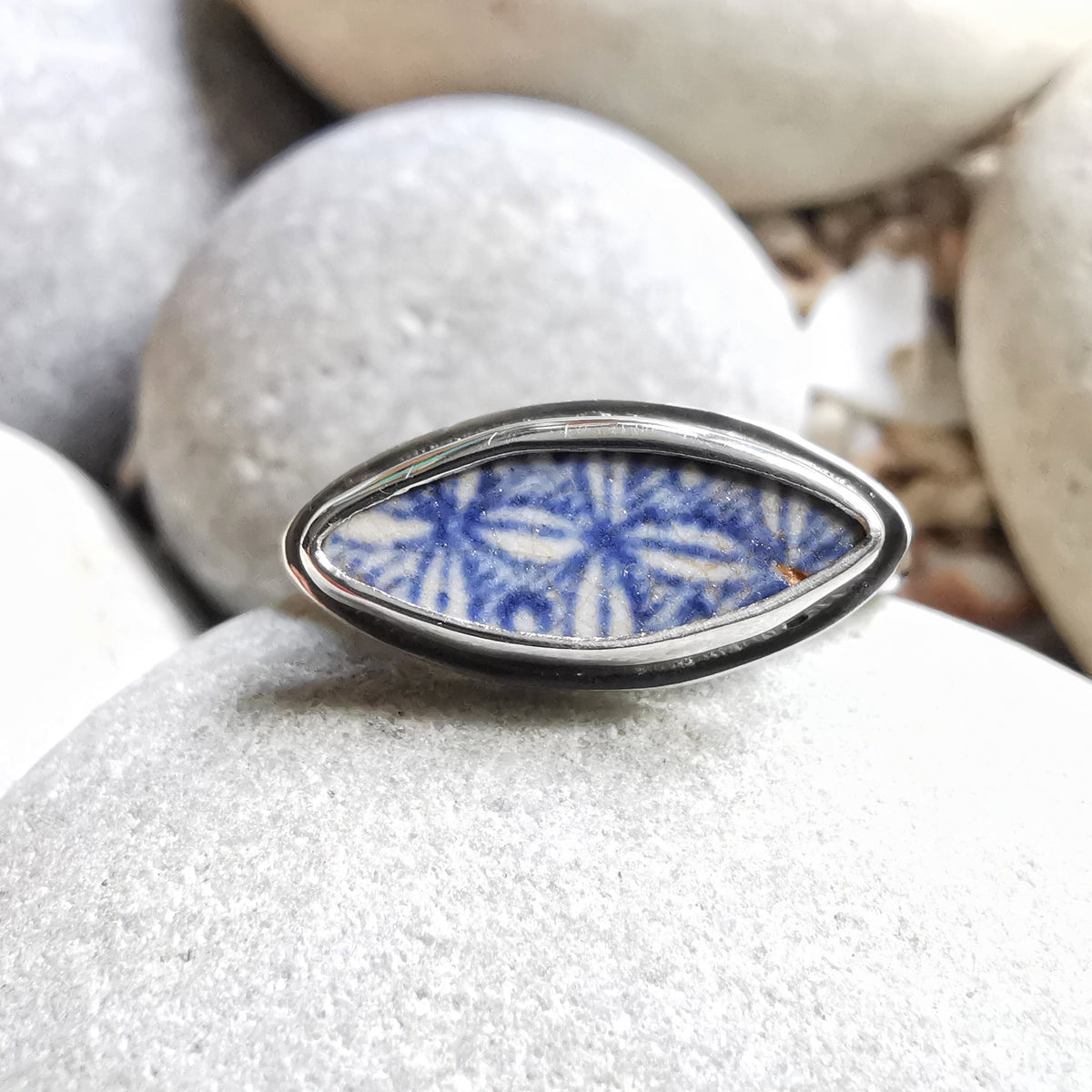 Blue and white Scottish sea pottery & sterling silver ring size P 1/2.