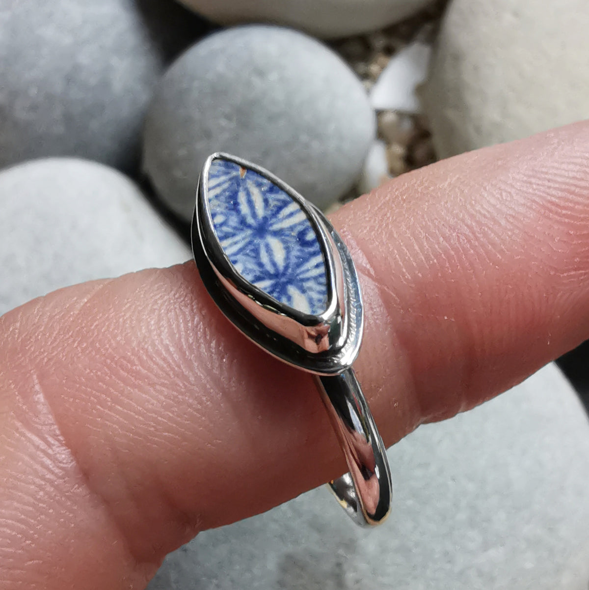 Blue and white Scottish sea pottery & sterling silver ring size P 1/2.