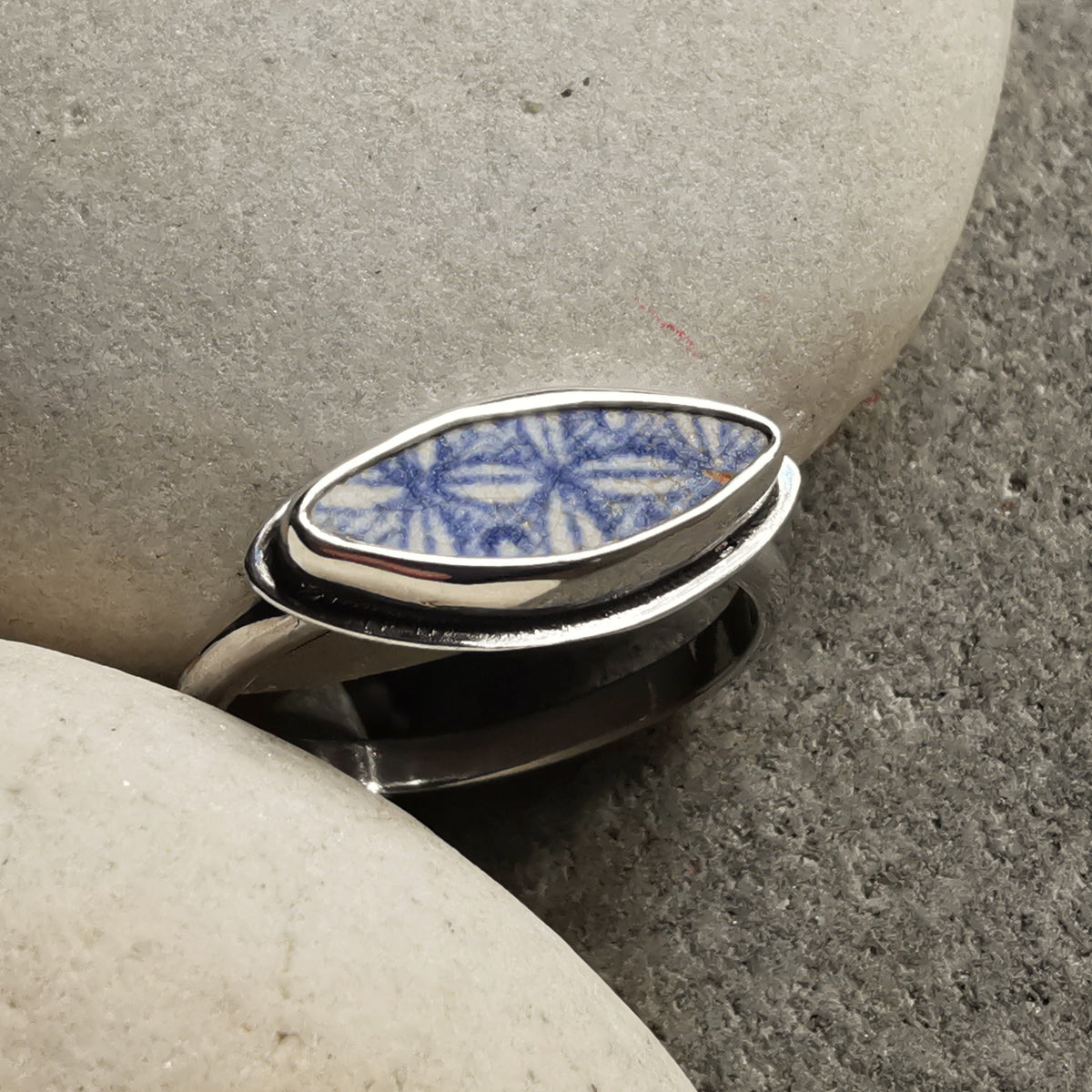 Blue and white Scottish sea pottery & sterling silver ring size P 1/2.