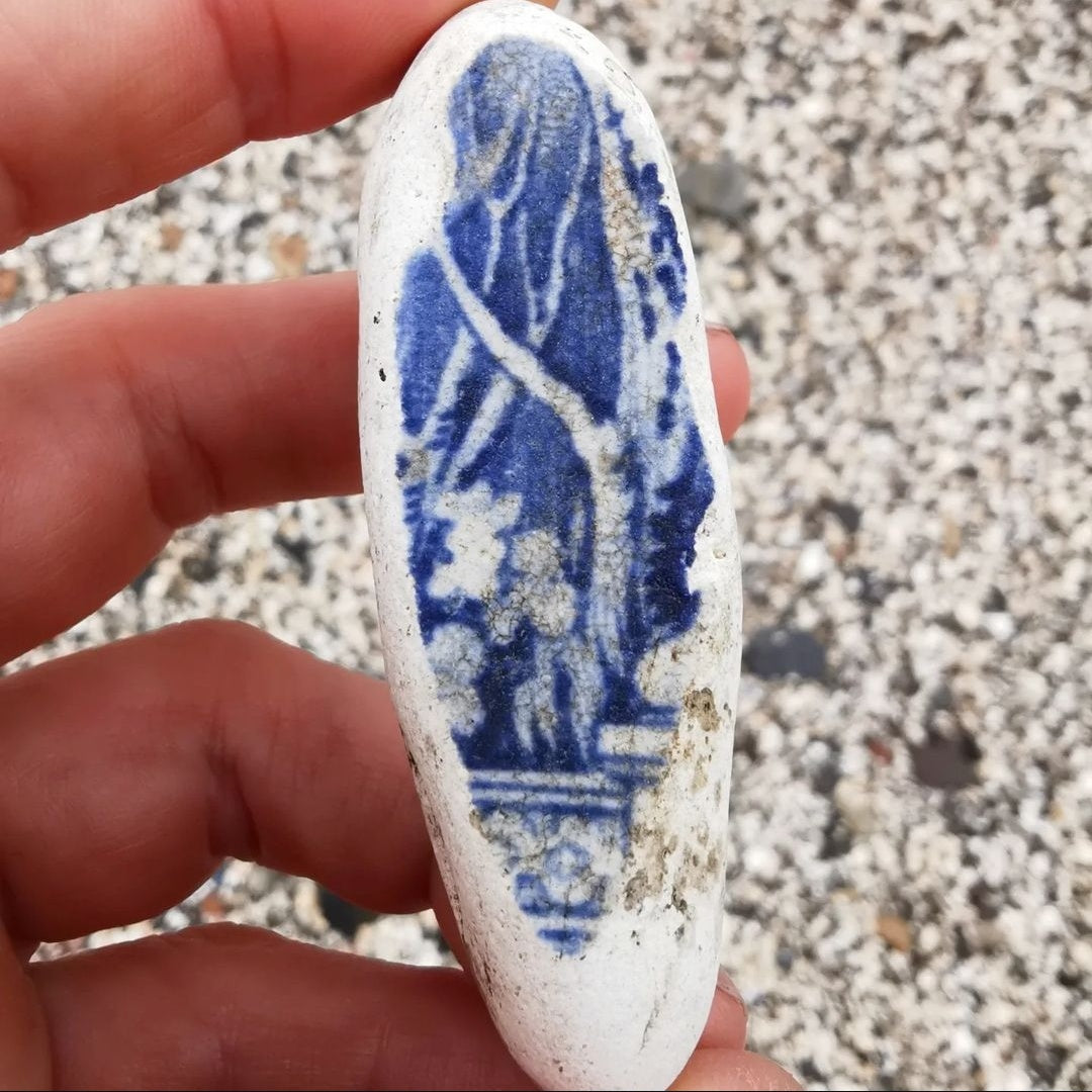 Scottish blue willow pattern pottery & sterling silver pendant.
